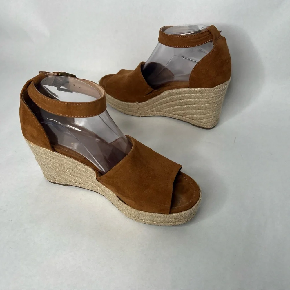 Universal Threads Tan Suede Platform‎ Sandals 8.5